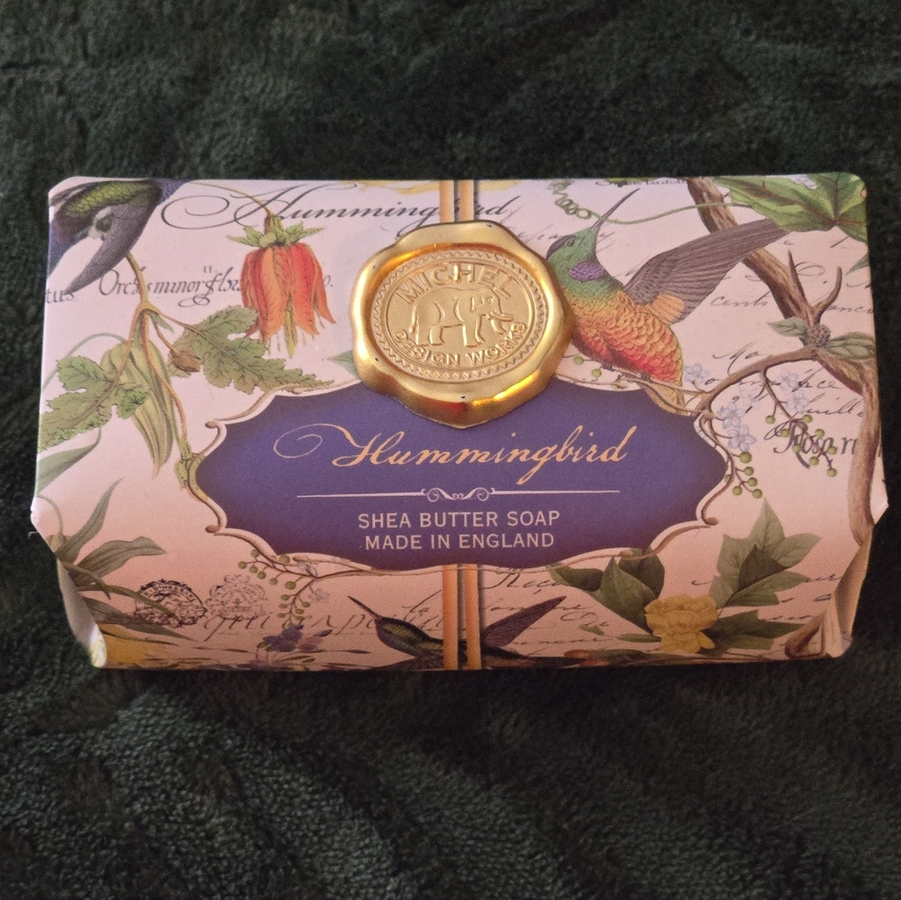Humminbird Floral Hand Soap with Elegant Design